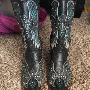 Woman’s size 7.5 corral boots